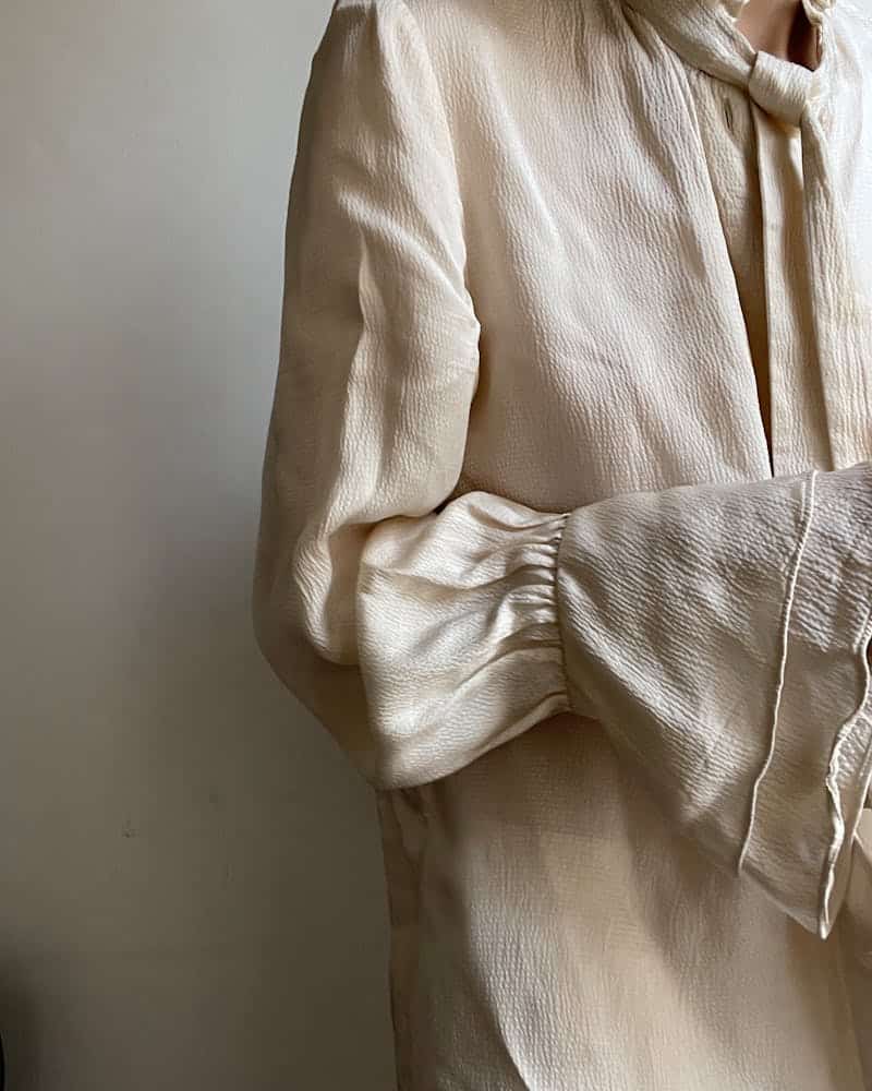 woman wearing a linen shirt
