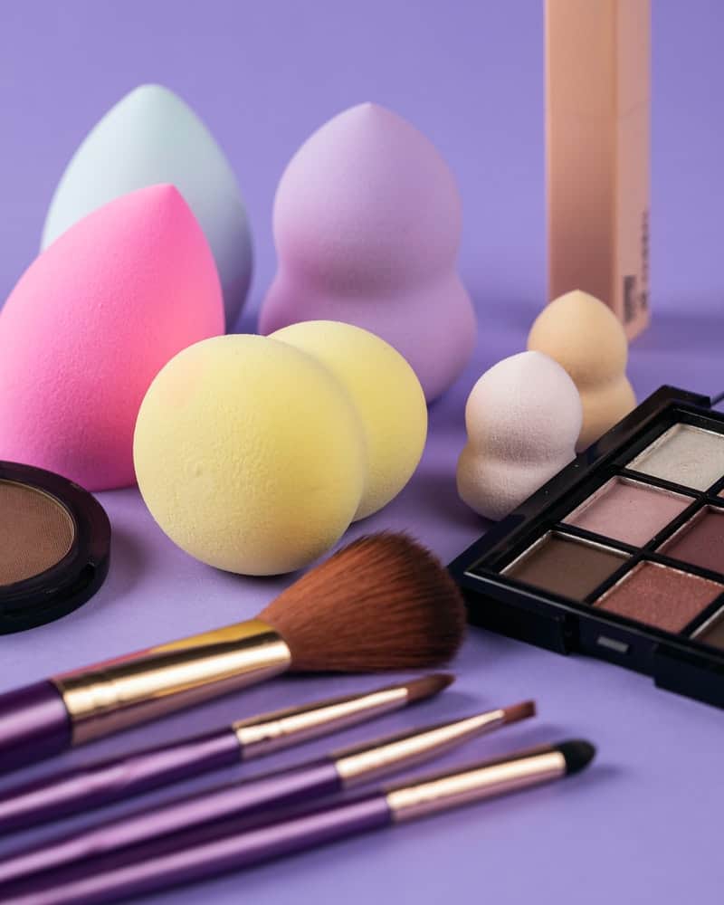 beauty blenders and brushes with makeup