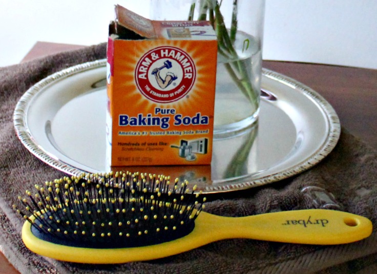 How to clean your hairbrush naturally