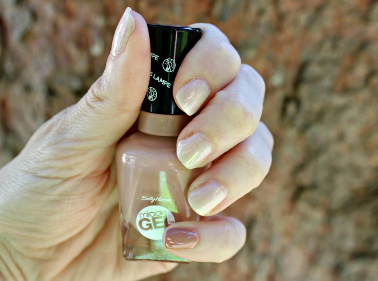 Easy Nail Polish Designs for Beginners