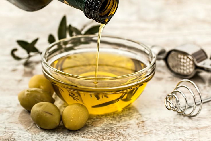 8 amazing olive oil beauty hacks