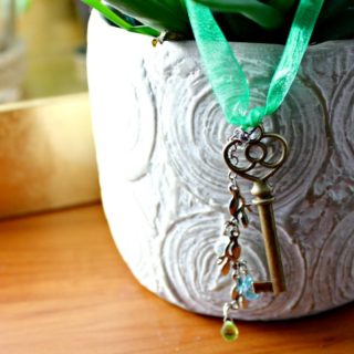 How to make an Irish Skeleton Key Necklace