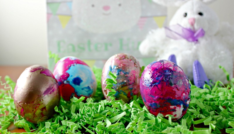 How to marble Easter Eggs with this nail polish hack