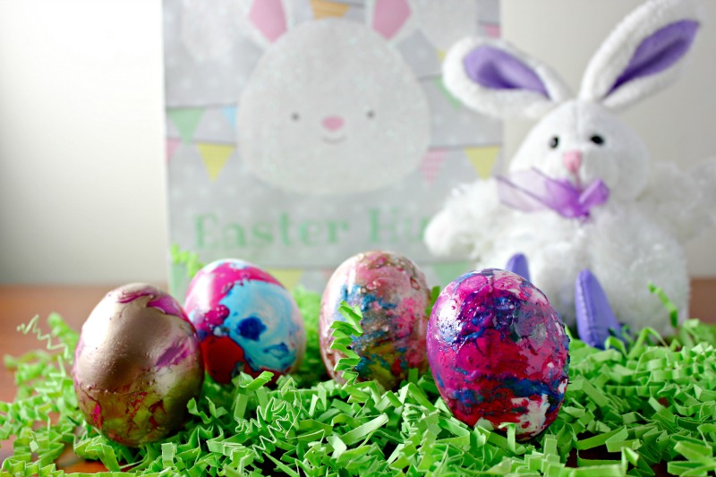 How to marble Easter Eggs with this nail polish hack