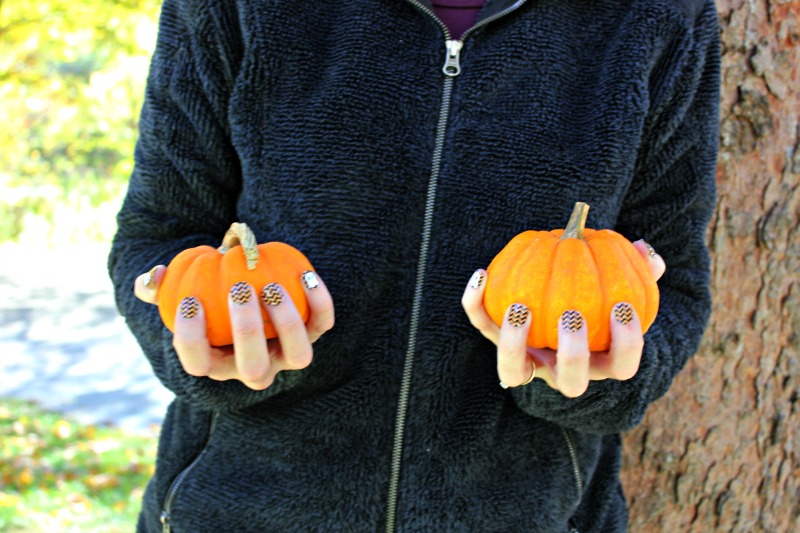 How to Get Halloween Inspired Nails in Minutes