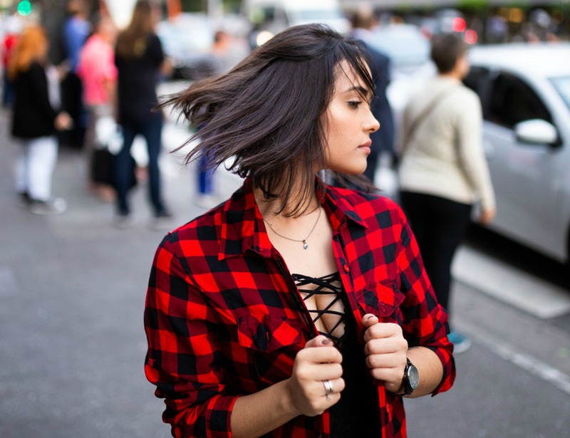 How to Wear a Flannel Shirt With Style This Fall