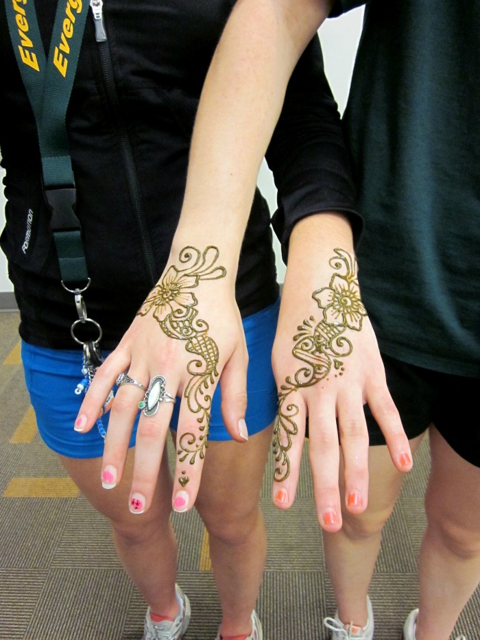 Learn Mehndi Designs for Your Hands and Home
