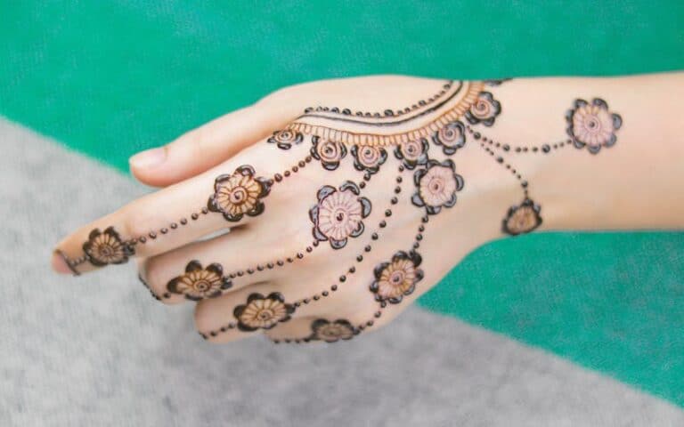 Learn Mehndi Designs for Your Hands - The Socialite's Closet