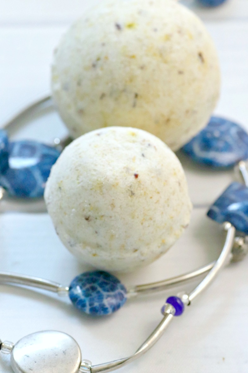 Herbal Bath Bomb With Chamomile and Hibiscus DIY