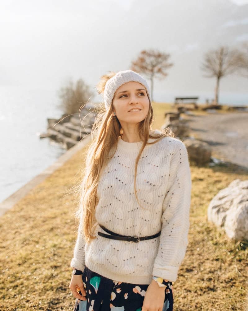 Wondering how to wear a beanie with long hair? Now that the cold weather is here to stay, check out these tips on wearing a beanie.
