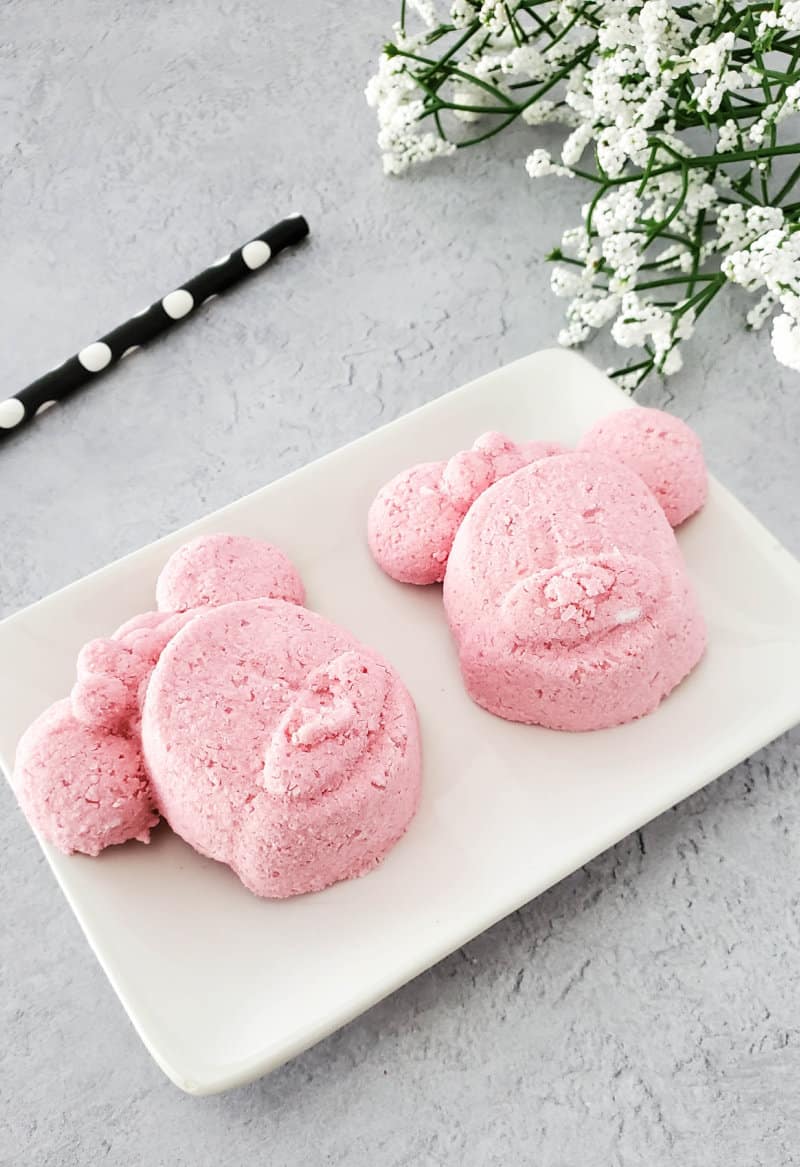 Looking for Disney bath bombs? Check out this easy fizzing bath bomb recipe for everyone that loves Minnie Mouse.