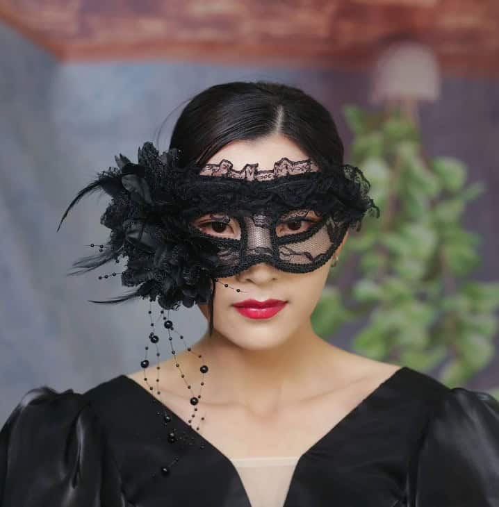 woman wearing masquerade mask Halloween fashion accessories