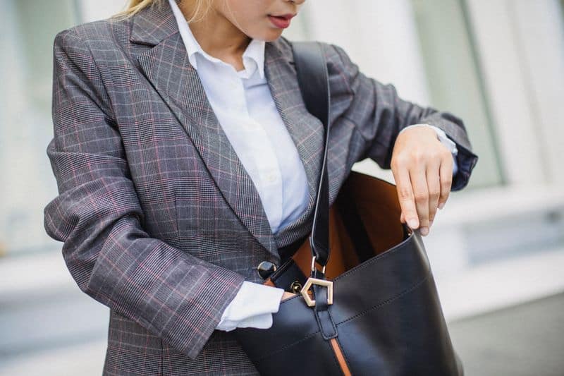 woman wearing office clothes
